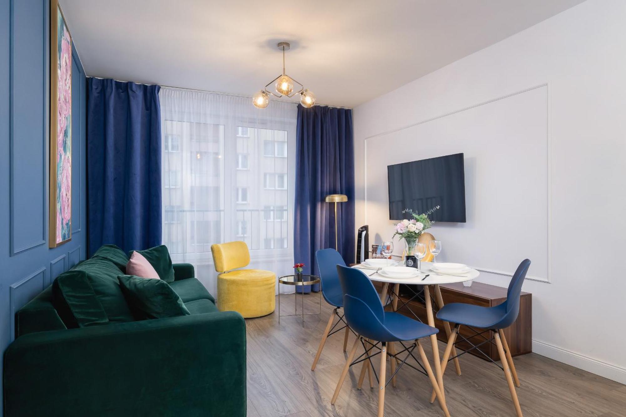 Blue And Green Apartment With Bright Pink Bedroom In Krakow By Noclegi Renters Luaran gambar